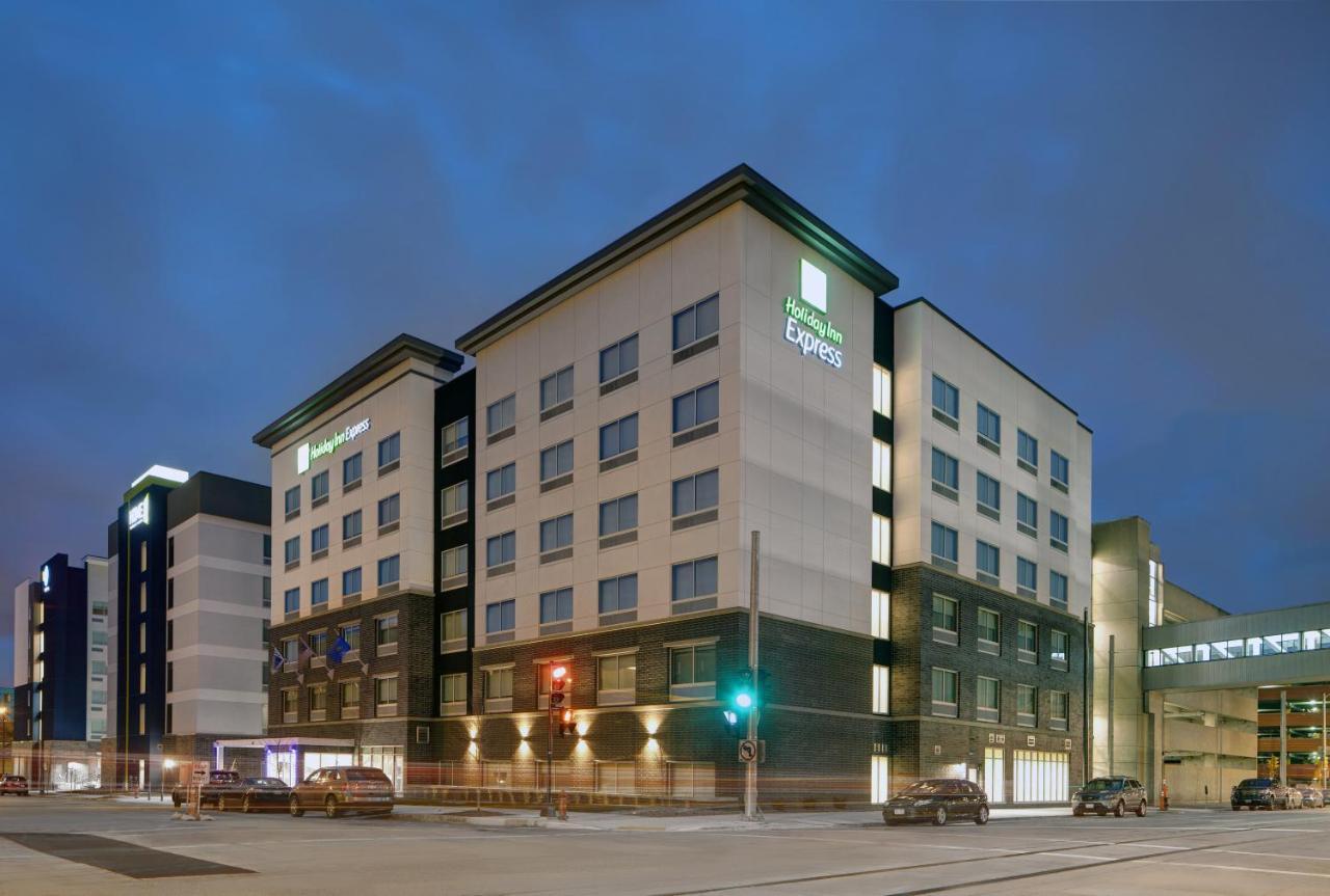 Holiday Inn Express - Milwaukee Downtown By Ihg Zewnętrze zdjęcie