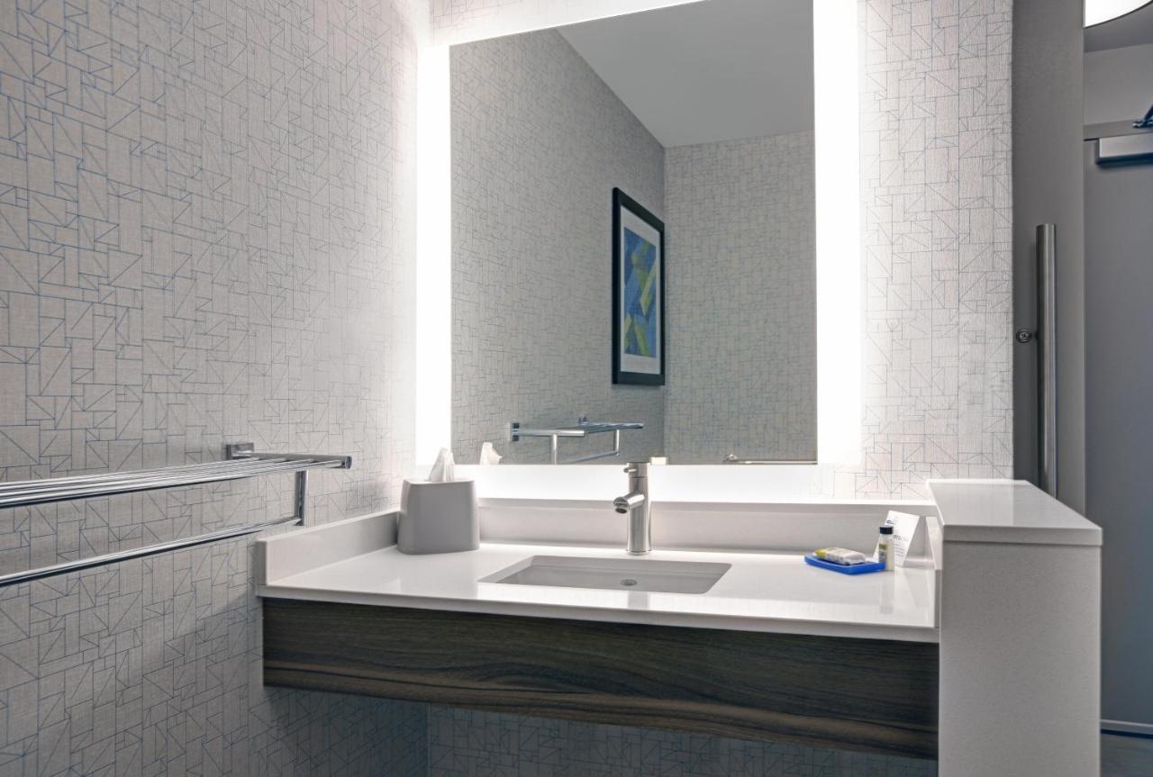 Holiday Inn Express - Milwaukee Downtown By Ihg Zewnętrze zdjęcie