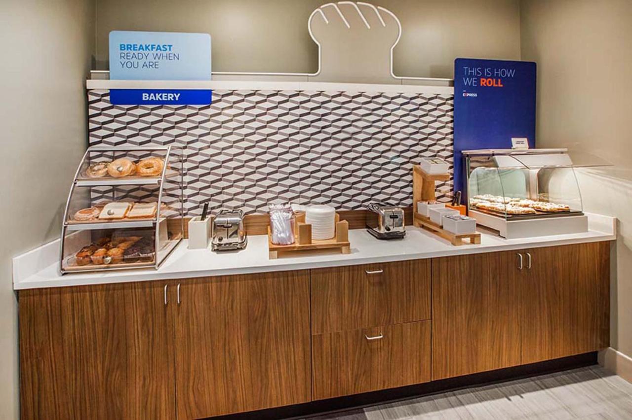 Holiday Inn Express - Milwaukee Downtown By Ihg Zewnętrze zdjęcie
