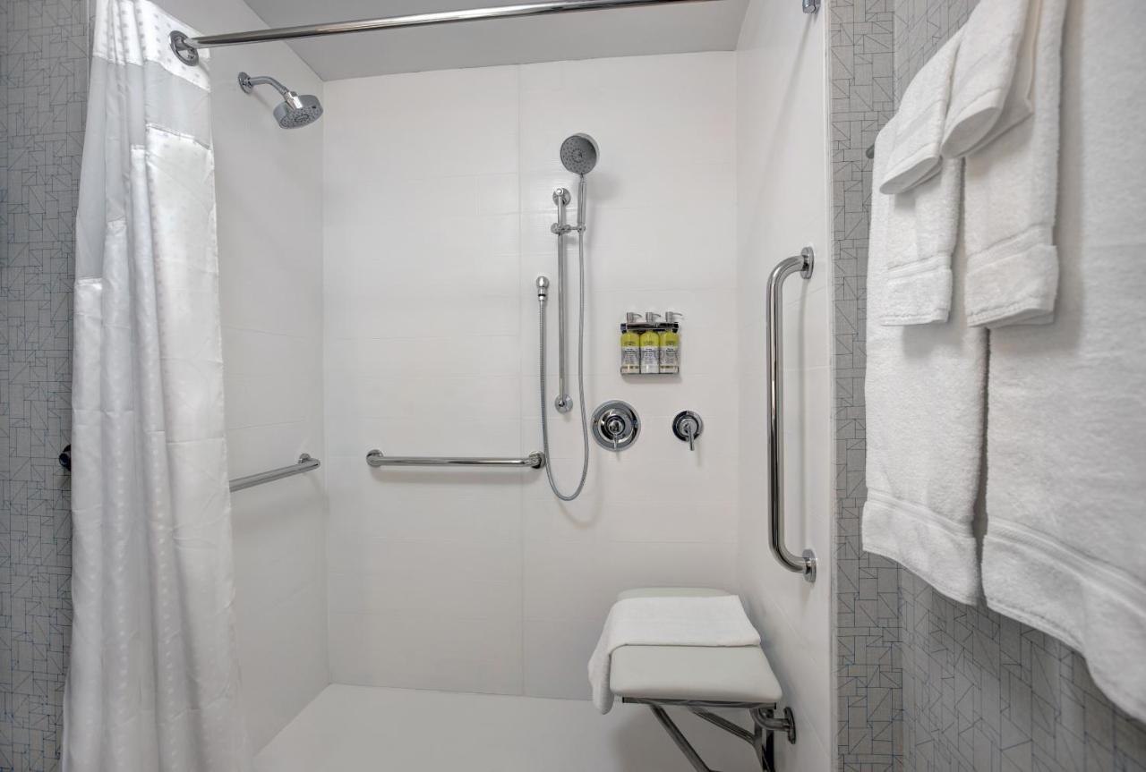 Holiday Inn Express - Milwaukee Downtown By Ihg Zewnętrze zdjęcie