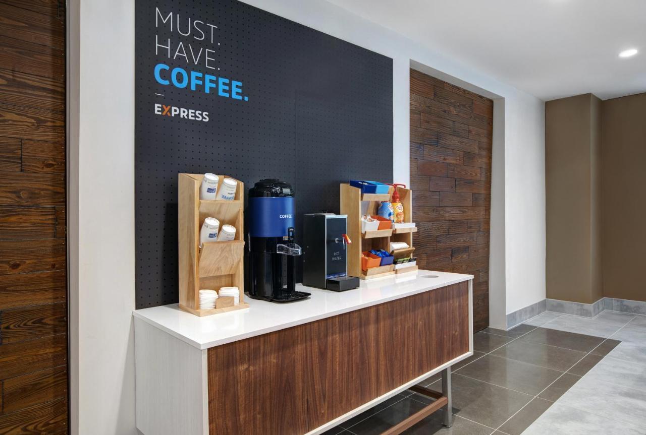 Holiday Inn Express - Milwaukee Downtown By Ihg Zewnętrze zdjęcie