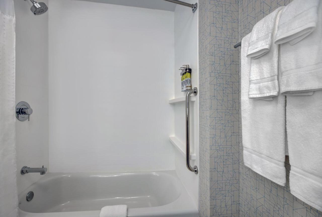 Holiday Inn Express - Milwaukee Downtown By Ihg Zewnętrze zdjęcie