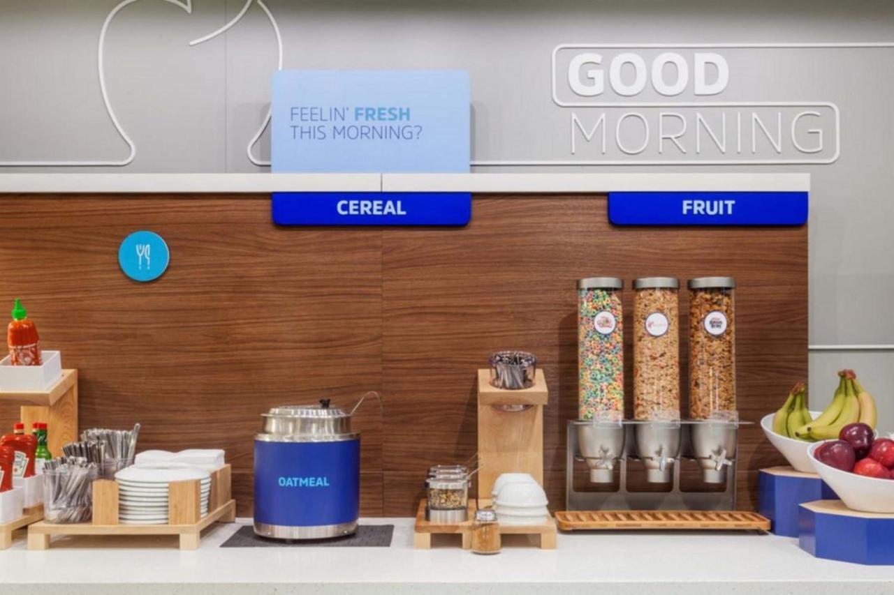 Holiday Inn Express - Milwaukee Downtown By Ihg Zewnętrze zdjęcie